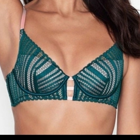 Victoria's Secrets Lace Lightly Lined Plunge Bra - Picture 1 of 9